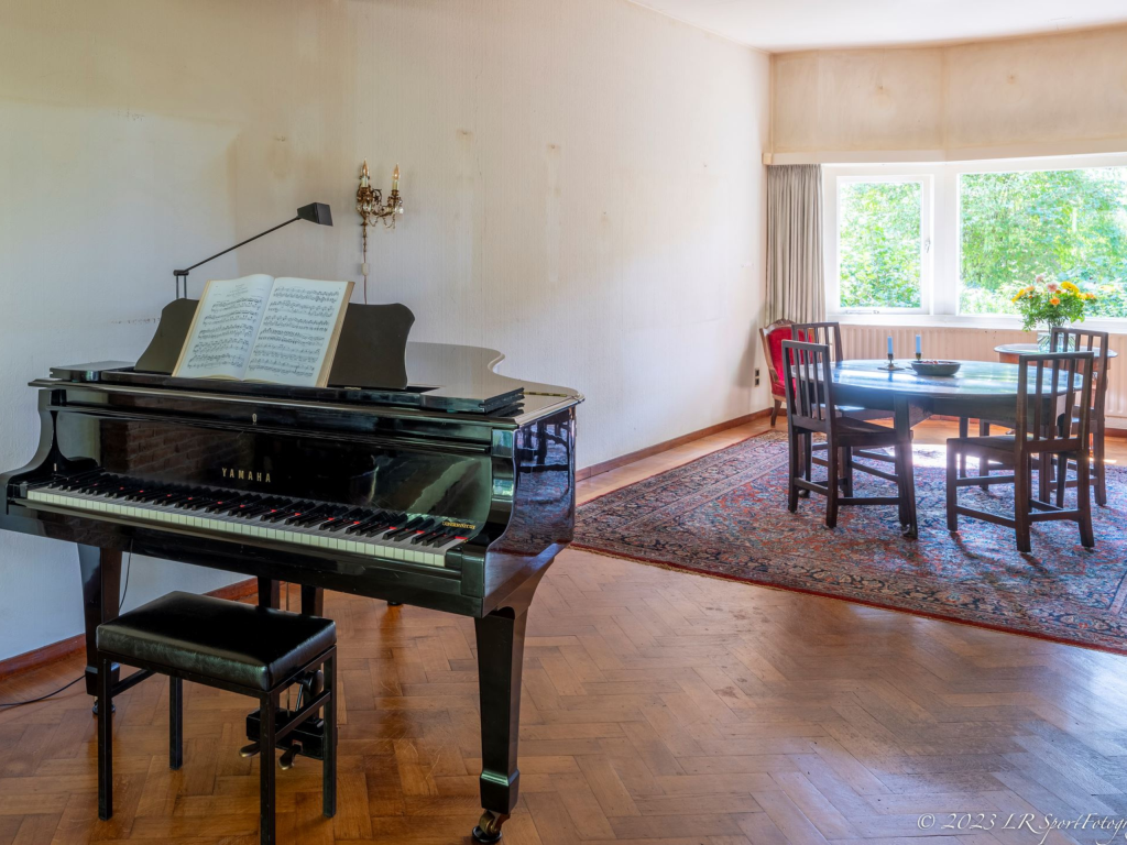 Renovatie eetkamer voor foto.