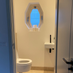 Renovatie toilet na foto.