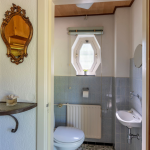 Renovatie toilet voor foto.