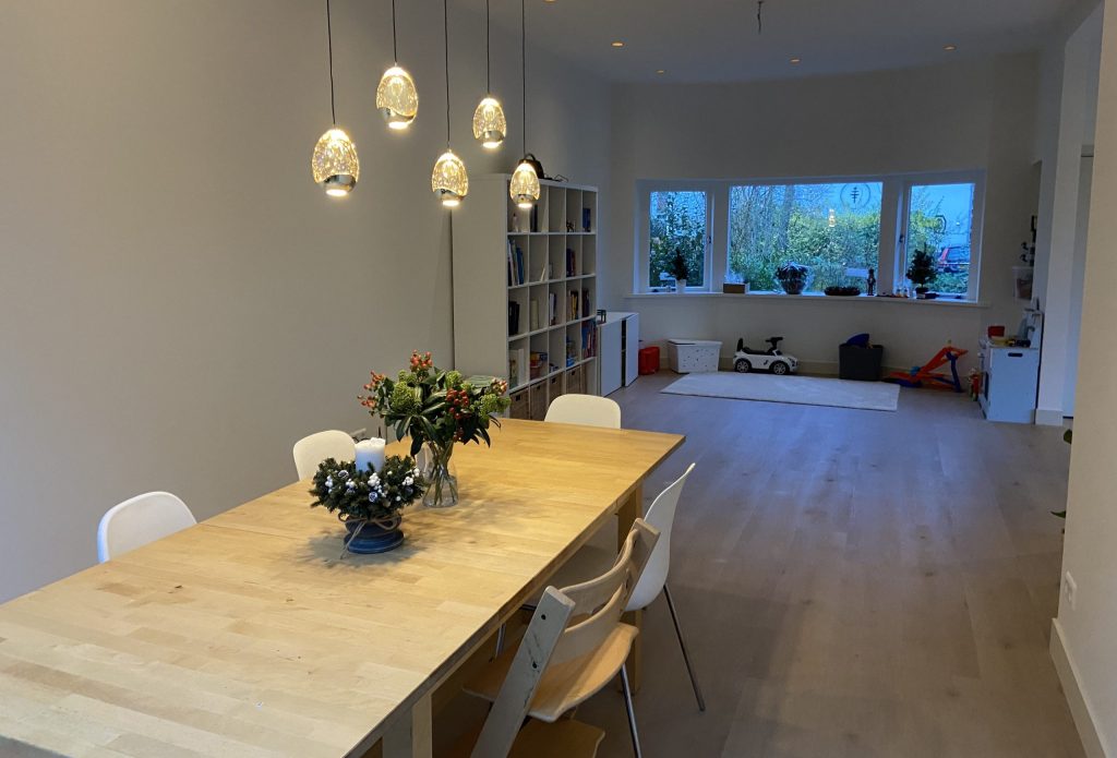 Renovatie woonkamer na foto.