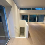 Renovatie woonkamer tijdens foto.