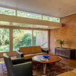 Renovatie woonkamer voor foto.