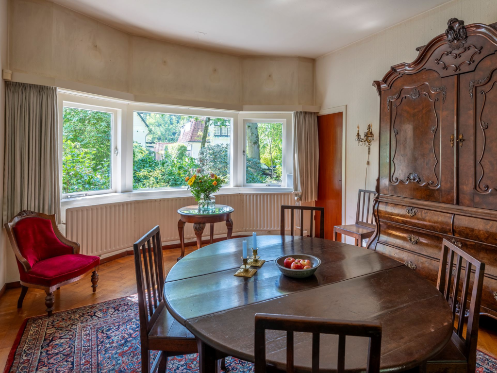 Renovatie woonkamer voor foto.