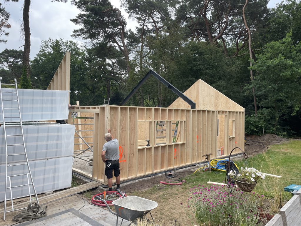 Nieuwbouw garage in Soest tijdens foto